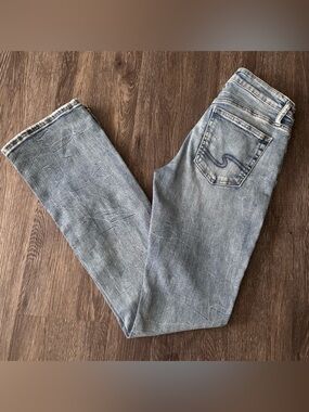 Silver Jeans Women’s Boot Cut Jeans in Light Blue Wash